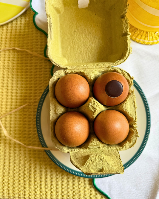 Nougat Ei in der Schale