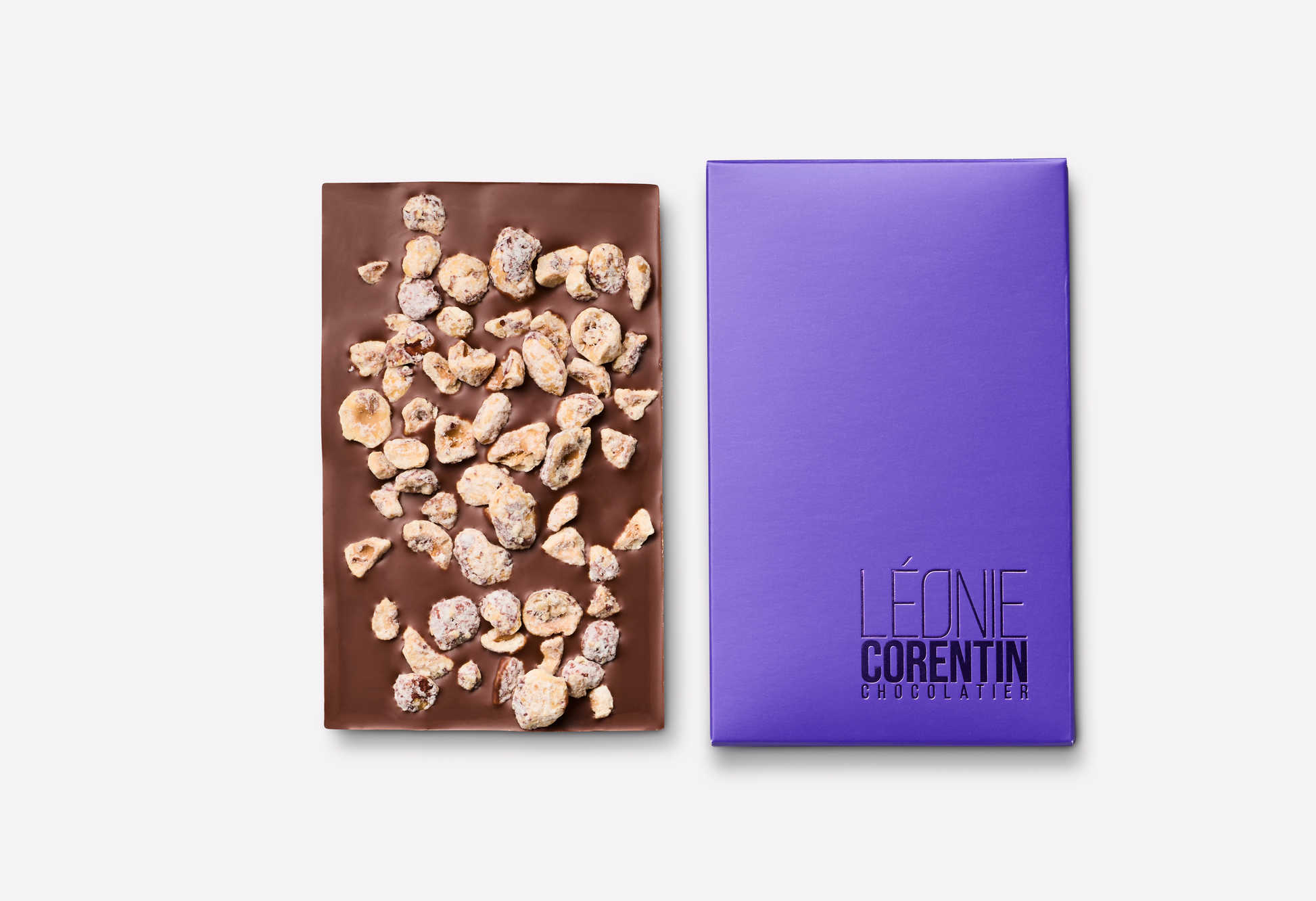 Haselnuss Vollmilch Schokolade – Handgefertigte Schokolade von Léonie Corentin Chocolatier Hamburg